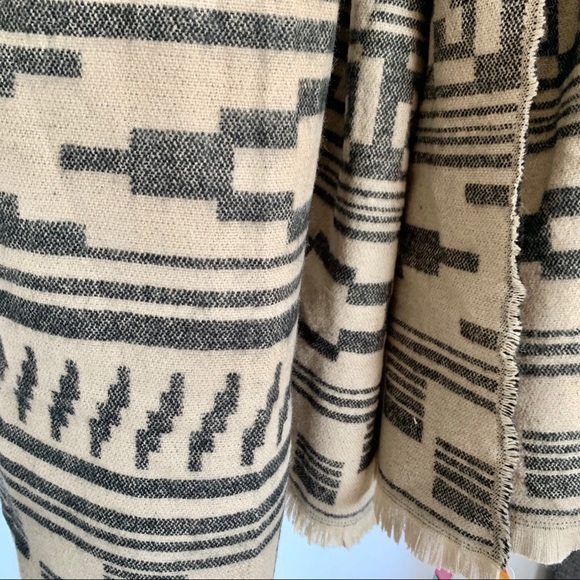 Aztec Blanket Scarf Shawl Wrap Scarf OS Cream Gray - Picture 4 of 6